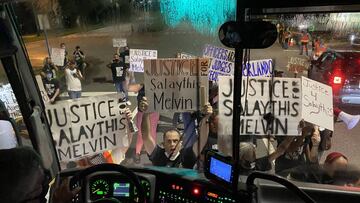 Protestas a las afueras de la burbuja para que la NBA haga otra reivindicaci車n racial