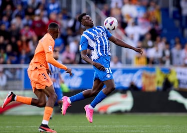 Un partido en Primera sirvió para que el Atlético pagase los seis millones de su cláusula. Y menudo estreno. Se presentó en el Cívitas Metropolitano con el Granada y fue un dolor de cabeza para Savic y Hermoso. Marcó el único gol que ha encajado Oblak hasta el momento en Liga y dejó patente que a sus 19 años tiene un gran futuro por delante. El pago de la cláusula impedía que pudiese quedarse a préstamo en el equipo nazarí y acabó saliendo al Alavés para cubrir la baja de Giuliano Simeone. 