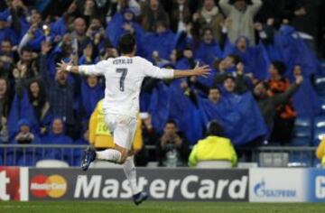 Cristiano celebra el 3-0 de falta directa durante la vuelta de los cuartos de final de la Champions League 15/16.