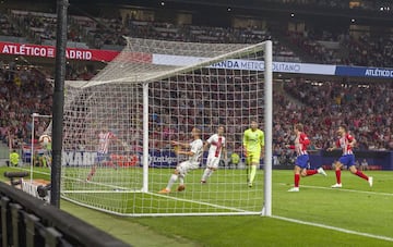 1-0. Antoine Griemzann marc¨® el primer gol.