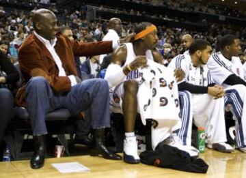 Desde 2006 es propietario de la franquicia de la NBA Charlotte Bobcats.