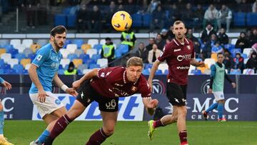 Naples (Italy), 13/01/2024.- Salernitana'Äôs defender Matteo Lovato in action during the Italian Serie A soccer match SSC Napoli against US Salernitana at 'Diego Armando Maradona' stadium in Naples, Italy, 13 January 2024. (Italia, Nápoles) EFE/EPA/CIRO FUSCO
