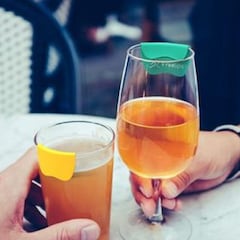 El doctor Carballo lanza un protector labial para no contagiarse