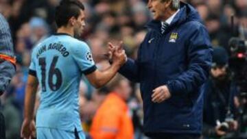 Manuel Pellegrini saluda a Sergio Aguero tras el &uacute;ltimo triunfo del City ante el Bayern Munich