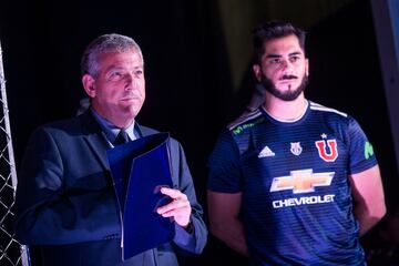 La U presenta camiseta que rememora el azul del '94