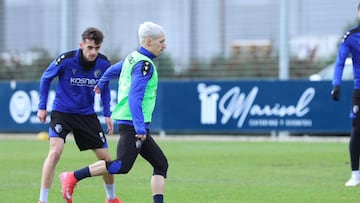 Aimar, junto a Bryan, en un entrenamiento en Tajonar.