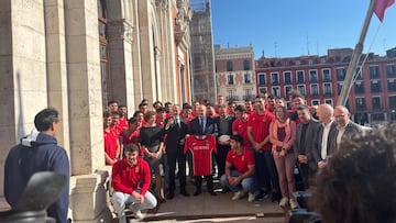 Los Leones, recibidos por el alcalde de Valladolid