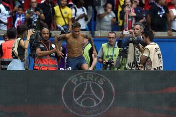 Locura por Neymar en el Parque los Príncipes