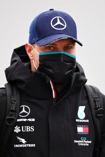 Valtteri Bottas llegando al circuito de Hungaroring en Budapest, Hungría.