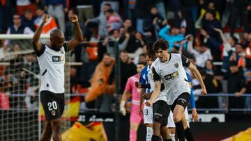 Aprobados y suspensos del Valencia: Guerra se hace grande en Mestalla