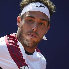 Cecchinato aparta a Pella de su segunda final seguida en casa