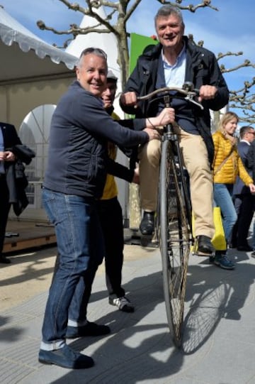 Los exciclistas Stephen Roche y Bernard Thevenet