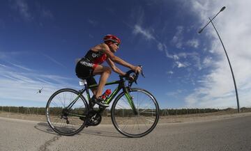 Cerca de un centenar de deportistas acudieron a su cita anual con el asfalto de Navalcarnero, participando en la segunda edición de su duatlón de carretera. 