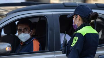 ¿Por qué no puedo arreglar mi auto en la calle y de cuánto puede ser la multa?