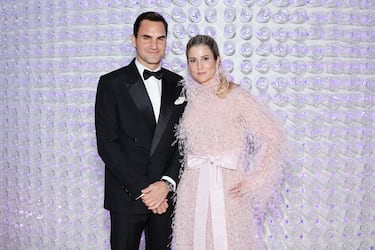 
Ambos son extenistas y se conocieron en los Juegos Olímpicos de Sydney 2000. Él es considerado como uno de los mejores tenistas de la historia, además de ser el segundo máximo con más títulos ATP (103). Por parte de la eslovaca, participó en grandes torneos como el Abierto de Australia, Wimbledon o el Roland Garros; sin embargo, se retiró en 2002 tras una lesión en el pie.  
