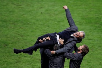 Football Soccer - Ajax Amsterdam v Manchester United - UEFA Europa League Final - Friends Arena, Solna, Stockholm, Sweden - 24/5/17 Manchester United manager Jose Mourinho celebrates with coaching staff Reuters / Phil Noble Livepic TPX IMAGES OF THE DAY