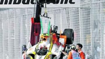 <b>MAL RECUERDO. </b>El Renault de Nelsinho, en Singapur 2008.