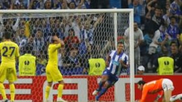 <b>DEBACLE. </b>El Villarreal se adelantó con una gran primera mitad, pero se vino abajo tras el descanso ante un Oporto que le hizo cinco goles liderado por el espectacular olfato de Falcao.