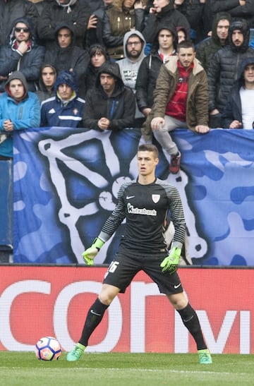 El cancerbero vasco empezó la temporada como tercer portero del Athletic y la terminó como el titular habitual. Su buen año le ha valido para ser el guardameta titular para Celades.