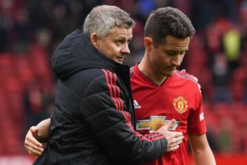 Manchester United manager Ole Gunnar Solskjaer and Ander Herrera after the disappointing draw with Chelsea.