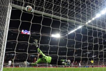 3-4. Messi anota el cuarto gol de penalti.