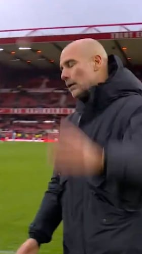 Él solo quería celebrar con los suyos: el controvertido gesto de Guardiola que ha llamado la atención en redes