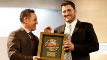 David Cal, con el presidente de la Federación, Juanjo Román Mangas.