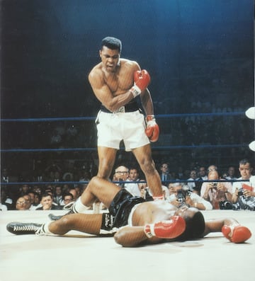 Para que haya un héroe siempre tiene que haber un antagonista y Sonny Liston fue el primero que encontró Muhammad Ali, en aquella época todavía Cassius Clay. Liston era el campeón temible al que la joven promesa derrotó para proclamarse campeón mundial. En la revancha, también para Clay, se tomó una de las fotos más míticas de la historia, aunque nunca hubiese querido aparecer. Clay le noqueó en un asalto y la imagen del Más Grande celebrando, pidiéndole más y él en el suelo ya es historia. Fue campeón mundial en dos ocasiones. Falleció a los 38 años en 1970.