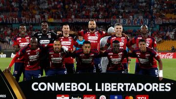 AMDEP527. MEDELLÍN (COLOMBIA), 04/04/2023.- Jugadores de Medellín posan hoy, en un partido de la fase de grupos de la Copa Libertadores entre Deportivo Independiente Medellín (DIM) e Internacional en el estadio Atanasio Girardot en Medellín (Colombia). EFE/ Luis Eduardo Noriega A.