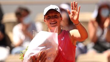 La campeona Swiatek celebra su 20 cumpleaños con una victoria