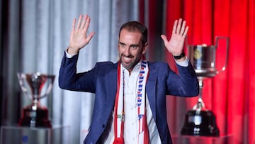 04/04/24 HOMENAJE A GODIN EN EL ESTADIO METROPOLITANO ATLETICO DE MADRID
