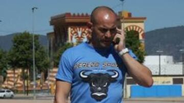 <b>ADIÓS. </b>Paco Jémez acudió a El Arcángel para desvincularse del club.