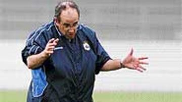 <B>NO SE CONFORMA</B>. Irureta ya piensa en vencer a Atlético y Compos.