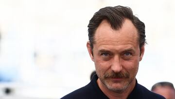 The 76th Cannes Film Festival - Photocall for the film "Firebrand" (Le jeu de la reine) in competition - Cannes, France, May 22, 2023. Cast member Jude Law poses. REUTERS/Yara Nardi