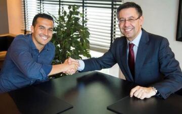 Pedro, pictured here with Josep Maria Bartomeu in 2015, says he spoke with the Barcelona president over a potential return to the club.