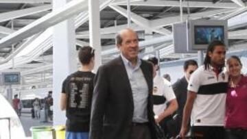 <b>TRABAJO EN LA MALETA. </b>Llorente llegó ayer con la comitiva ché, pero se trae mucho trabajo.