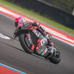 Duelo fratricida entre Aleix y Maverick a lomos de la Aprilia