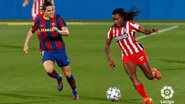 Pereira, del Barça, y Ludmila, del Atlético, durante un Clásico de la Primera Iberdrola.