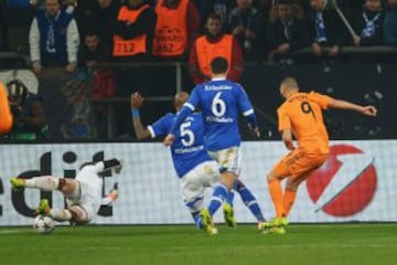 0-4. Benzema marca el cuarto gol.