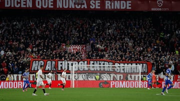12/01/24 PARTIDO PRIMERA DIVISION
SEVILLA - ALAVES
PANCARTA AFICIONADOS SEGUIDORES PROTESTA NO AL FUTBOL ENTRE SEMANA