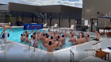 El festejo íntimo de Los Cóndores: ¡cantaron el himno en una piscina!