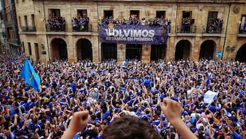 Cientos de personas durante la celebración del ascenso a Primera División del Real Oviedo, a 22 de junio de 2025, en Oviedo, Asturias (España). La ciudad de Oviedo acoge este domingo diversos actos para la celebración del ascenso a Primera División del Real Oviedo, conseguido después de que el equipo remontara en la ciudad asturiana un resultado adverso ante el Mirandés. El Real Oviedo lleva jugando en categorías inferiores desde el año 2001.
22 JUNIO 2025;CELEBRACIÓN;ASCENSO;PRIMERA DIVISIÓN;FÚTBOL;FANS;
Xuan Cueto / Europa Press
22/06/2025