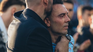 Claudio Giráldez consuela a Iago Aspas tras quedar eliminados de la Europa League