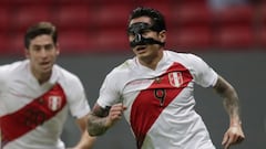 Gianluca Lapadula, celebrando un gol con Per&uacute;