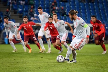 Yann Sommer adivinó y paró el segundo penalti lanzado por Sergio Ramos.