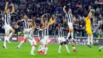 Los jugadores de la Juventus celebran la victoria ante el Milan.