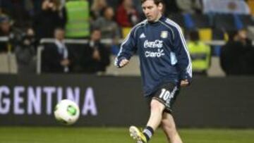 Messi en el calentamiento previo al partido entre Argentina y Suecia el 6 de febrero.