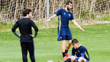 Salvi y Perea entrenan al margen y avanzan en su recuperación