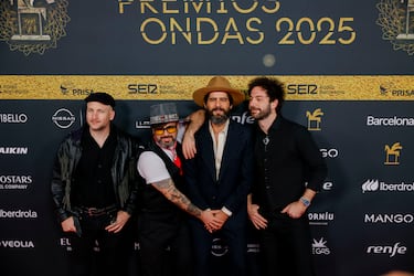 Los componentes de Viva Suecia, grupo español de indie rock, posando en la alfombra roja de los Premios Ondas 2025.