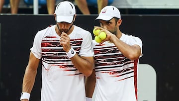 Juan Sebasti&aacute;n Cabal y Robert Farah avanzaron a los cuartos de final del Masters 1000 de Montecarlo.